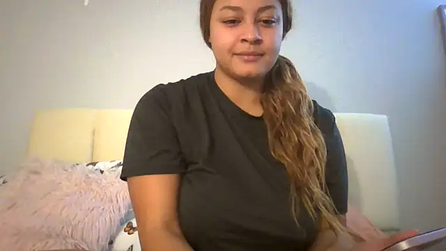 Snapshot of madzbailey chatting on April 19, 4:28 pm madzbailey online show from April 19, 4:28 pm