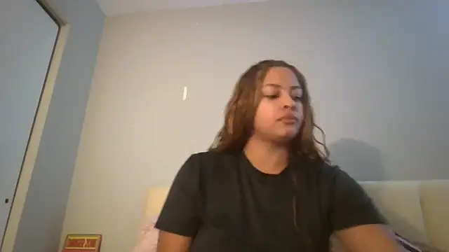 Snapshot of madzbailey chatting on April 21, 1:42 am madzbailey online show from April 21, 1:42 am