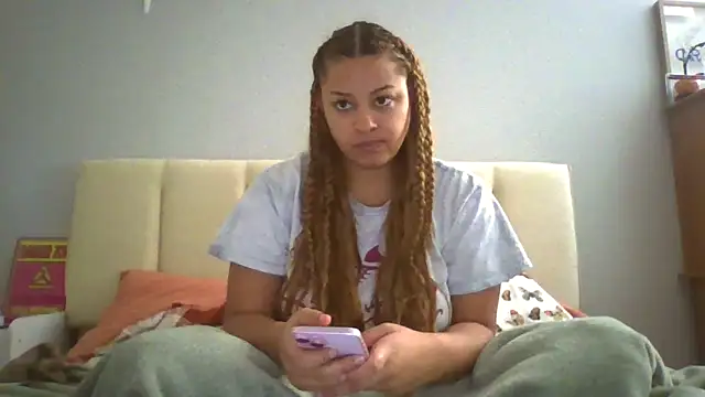 Snapshot of madzbailey chatting on May 12, 7:22 pm madzbailey online show from May 12, 7:22 pm