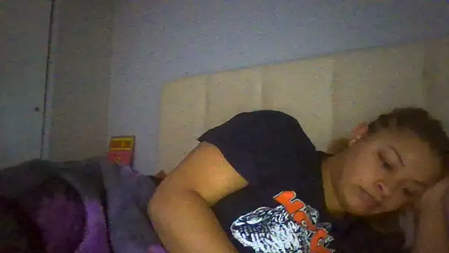 Snapshot of madzbailey chatting on May 18, 5:19 pm madzbailey online show from May 18, 5:19 pm