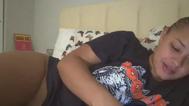Snapshot of madzbailey chatting on June 5, 3:57 am madzbailey online show from June 5, 3:57 am