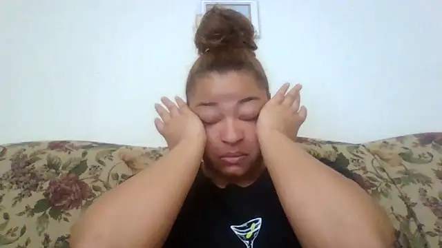 Snapshot of madzbailey chatting on June 10, 3:33 pm madzbailey online show from June 10, 3:33 pm
