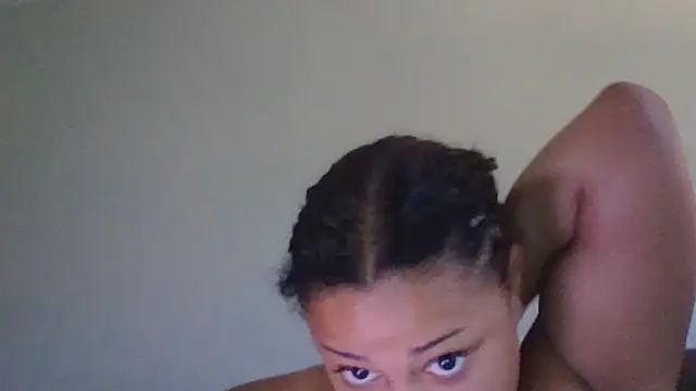 Snapshot of madzbailey chatting on July 7, 8:02 pm madzbailey online show from July 7, 8:02 pm