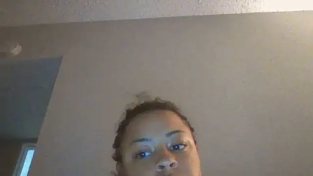 Snapshot of madzbailey chatting on July 9, 1:31 am madzbailey online show from July 9, 1:31 am