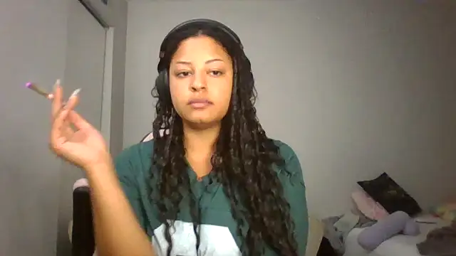 Snapshot of madzbailey chatting on July 14, 2:05 am madzbailey online show from July 14, 2:05 am