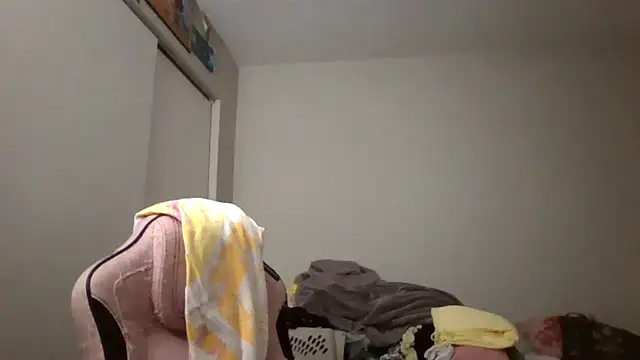 Snapshot of madzbailey chatting on July 22, 11:51 pm madzbailey online show from July 22, 11:51 pm