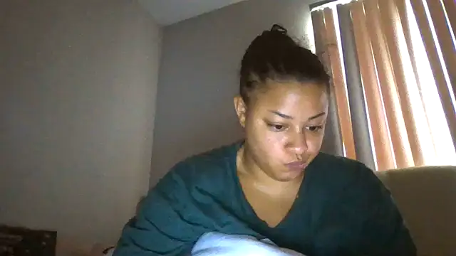 Snapshot of madzbailey chatting on July 25, 1:41 pm madzbailey online show from July 25, 1:41 pm