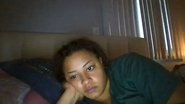 Snapshot of madzbailey chatting on July 27, 12:17 am madzbailey online show from July 27, 12:17 am