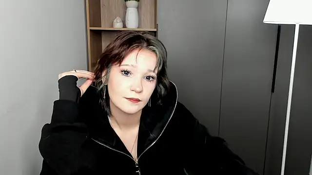 Snapshot of BettieBagwill chatting on April 5, 8:44 am BettieBagwill online show from April 5, 8:44 am