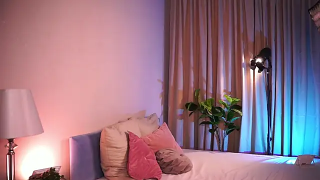 Naomi Hotter online show from May 14, 5:36 am