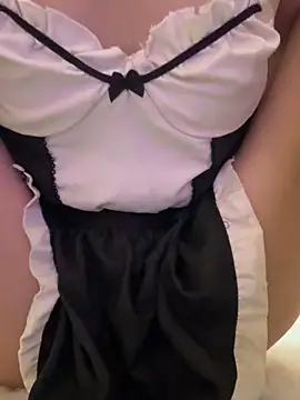 Queenn2kk5 online show from April 4, 8:01 am