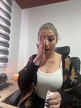Isabella varella- online show from June 5, 12:33 pm