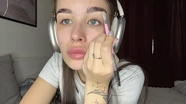 NoBurtenGirl online show from April 5, 12:13 pm