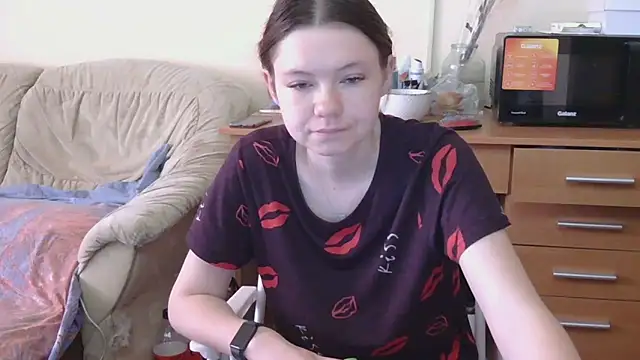 JessicaHolland1 online show from May 22, 9:15 am