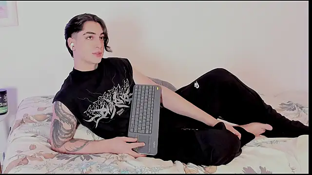 Snapshot of Thiago_angel chatting on July 25, 8:23 am Thiago angel online show from July 25, 8:23 am