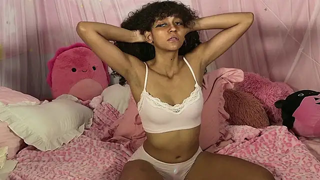 mia hart online show from August 6, 2:02 am