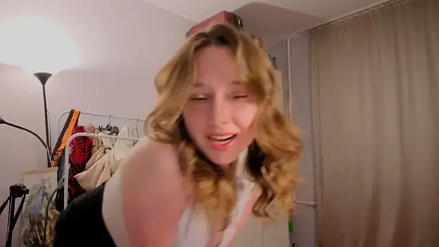 Snapshot of hunny_ines chatting on May 22, 5:07 pm hunny ines online show from May 22, 5:07 pm