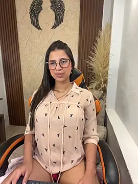 Atiena  online show from June 13, 7:56 pm