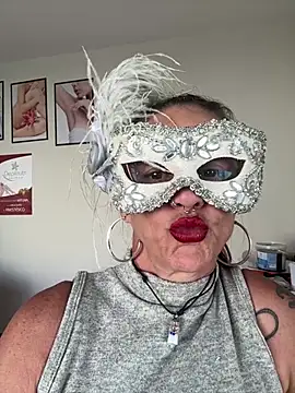 Snapshot of depildeluxo chatting on July 11, 4:32 pm depildeluxo online show from July 11, 4:32 pm