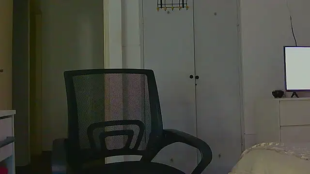 Snapshot of petitebelu chatting on July 28, 8:52 pm petitebelu online show from July 28, 8:52 pm