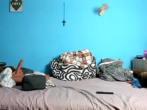 PornoQueeen online show from April 4, 9:40 am