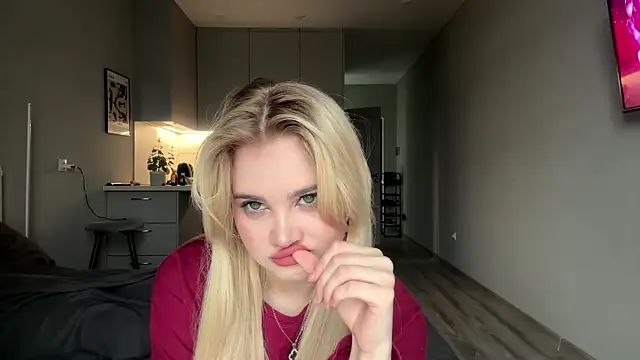 kirtova  online show from April 18, 9:13 am