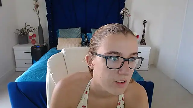 Yennyloves online show from July 13, 12:52 pm