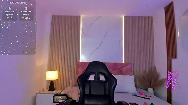 clairemillerx online show from August 1, 1:54 pm