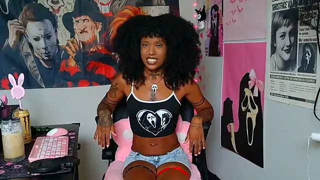 spookiebaddie online show from June 5, 10:15 pm