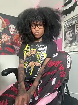 Snapshot of spookiebaddie chatting on July 2, 6:25 pm spookiebaddie online show from July 2, 6:25 pm
