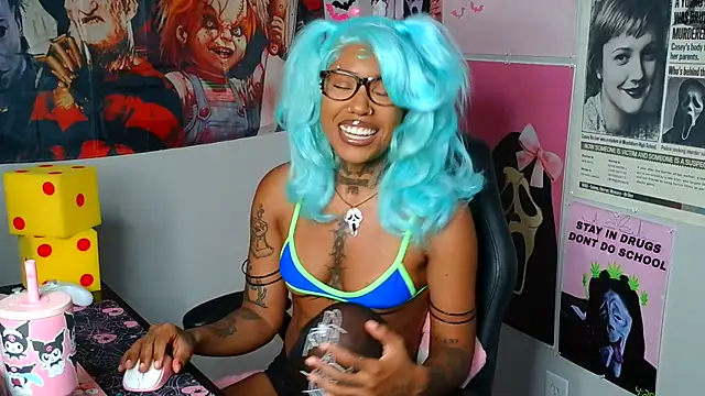 Snapshot of spookiebaddie chatting on July 31, 12:10 am spookiebaddie online show from July 31, 12:10 am
