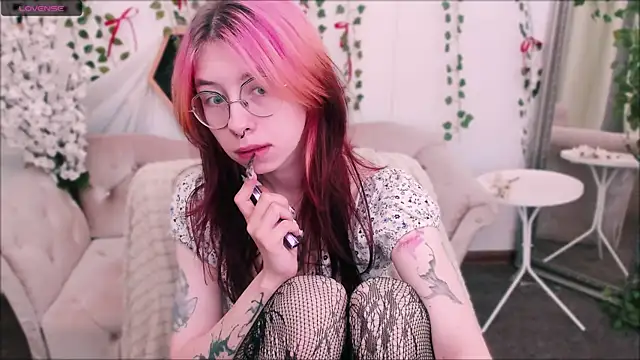 Alice Nyx online show from June 11, 8:40 pm