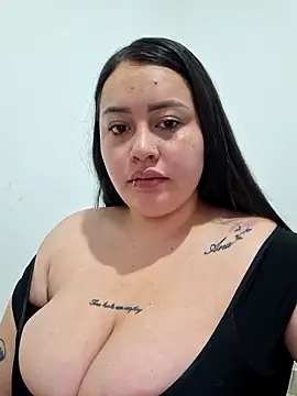 Stefiilove- online show from April 8, 3:23 pm