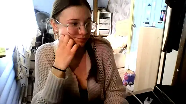 Snapshot of IdaMicari chatting on April 4, 12:46 pm IdaMicari online show from April 4, 12:46 pm