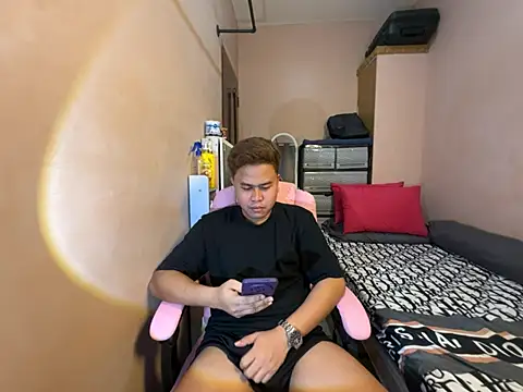 Snapshot of tipsy_butter chatting on August 3, 9:04 am tipsy butter online show from August 3, 9:04 am