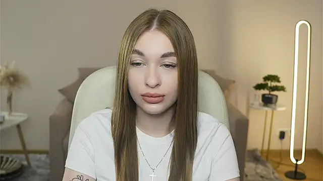 Snapshot of SangVivolo chatting on April 5, 9:50 am SangVivolo online show from April 5, 9:50 am