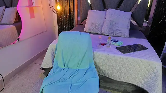 Miia Deluxe online show from June 22, 2:24 am