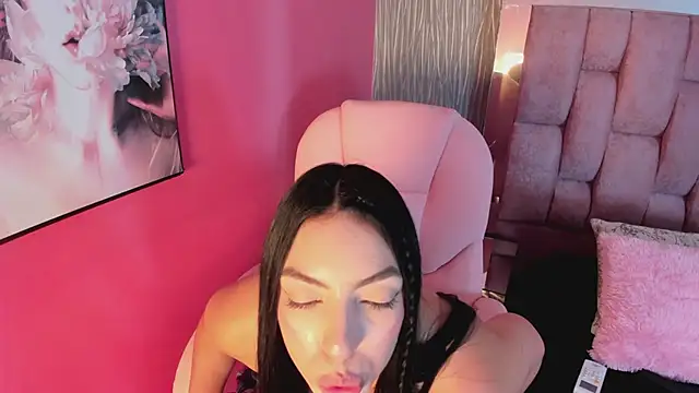 Snapshot of Ashly_bloom_ chatting on July 28, 2:13 pm Ashly bloom online show from July 28, 2:13 pm