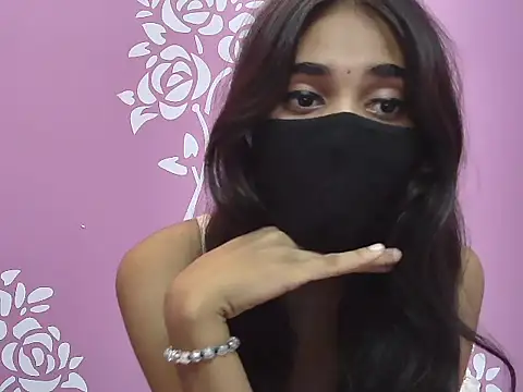Shanaya xo online show from August 5, 9:50 pm