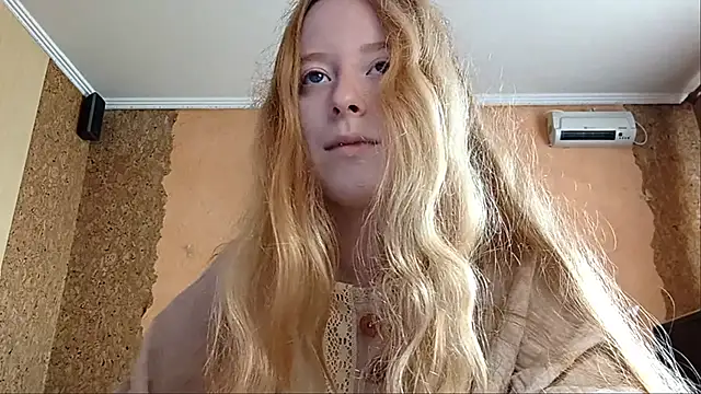 Snapshot of KateVibe_01 chatting on June 20, 12:36 am KateVibe 01 online show from June 20, 12:36 am