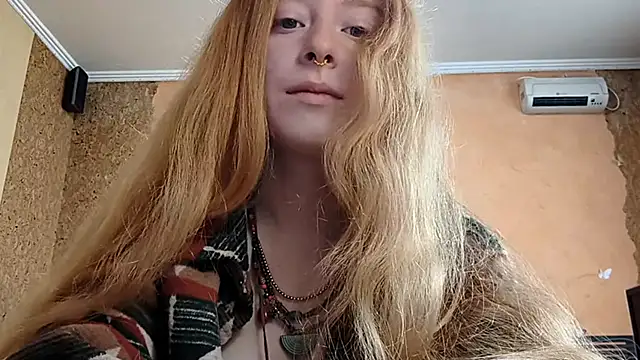 Snapshot of KateVibe_01 chatting on June 22, 10:07 pm KateVibe 01 online show from June 22, 10:07 pm