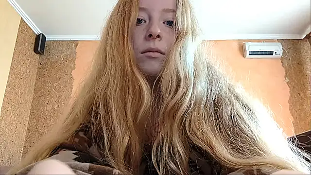 Snapshot of KateVibe_01 chatting on July 3, 12:06 am KateVibe 01 online show from July 3, 12:06 am