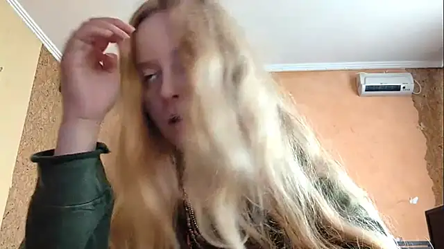 Snapshot of KateVibe_01 chatting on July 5, 4:30 am KateVibe 01 online show from July 5, 4:30 am