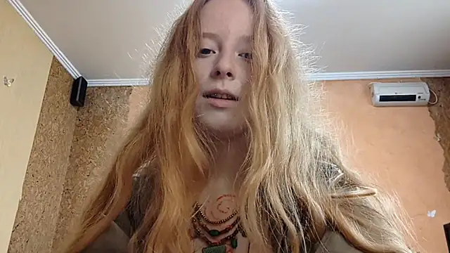 Snapshot of KateVibe_01 chatting on July 10, 5:01 am KateVibe 01 online show from July 10, 5:01 am