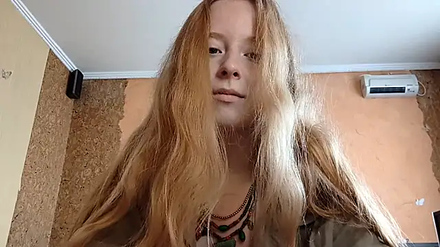 Snapshot of KateVibe_01 chatting on July 11, 12:35 am KateVibe 01 online show from July 11, 12:35 am