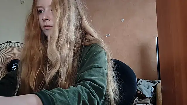 Snapshot of KateVibe_01 chatting on July 15, 4:51 am KateVibe 01 online show from July 15, 4:51 am