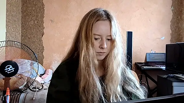 Snapshot of KateVibe_01 chatting on August 2, 4:22 am KateVibe 01 online show from August 2, 4:22 am