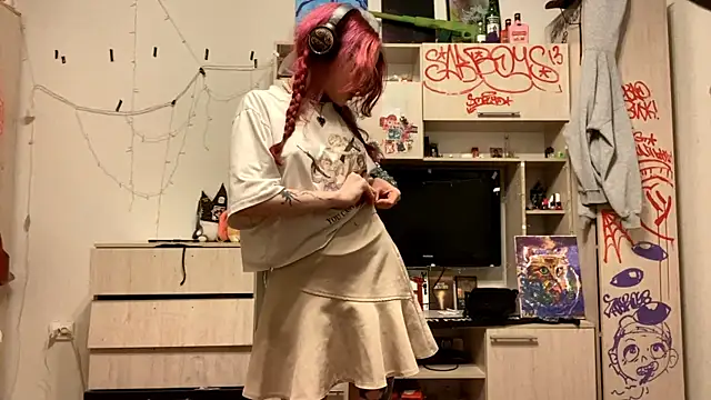 Snapshot of RedHeadCat chatting on April 4, 11:24 pm RedHeadCat online show from April 4, 11:24 pm