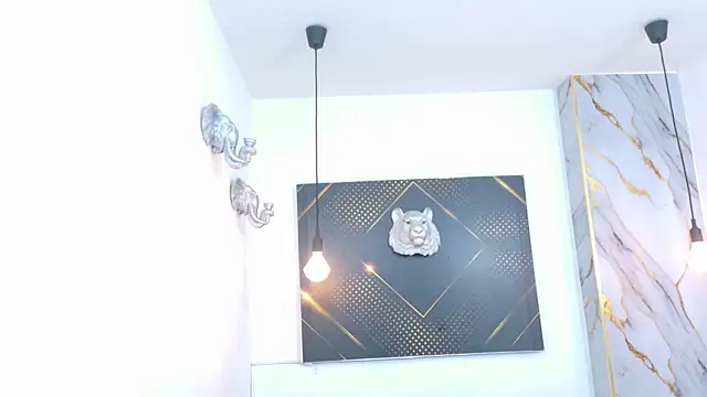 GoldenDesireX  online show from June 14, 7:05 pm