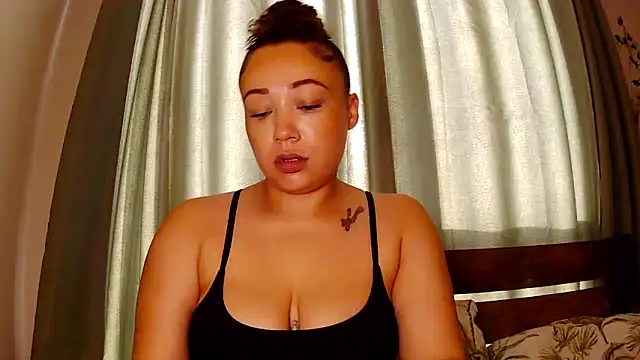 Theone T online show from June 19, 6:18 am